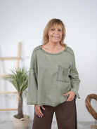 leichtes Blusen Shirt mit kleinem Patch Olive