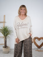 Langarm Shirt mit "believe" Schriftzug Camel