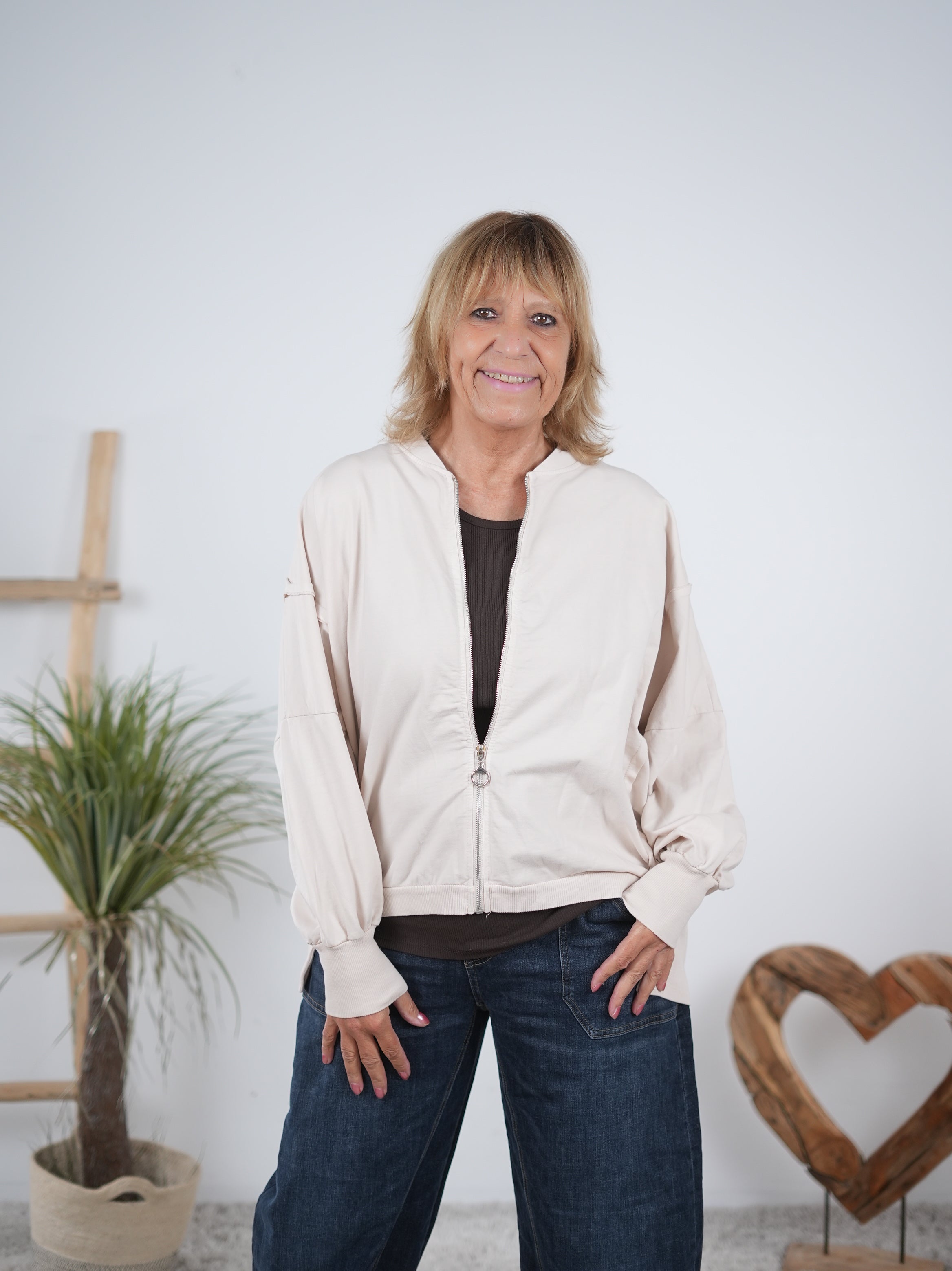 Sportliche Sweat-Jacke mit Linksnähte Beige