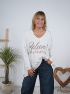 Langarm Shirt mit "believe" Schriftzug Creme