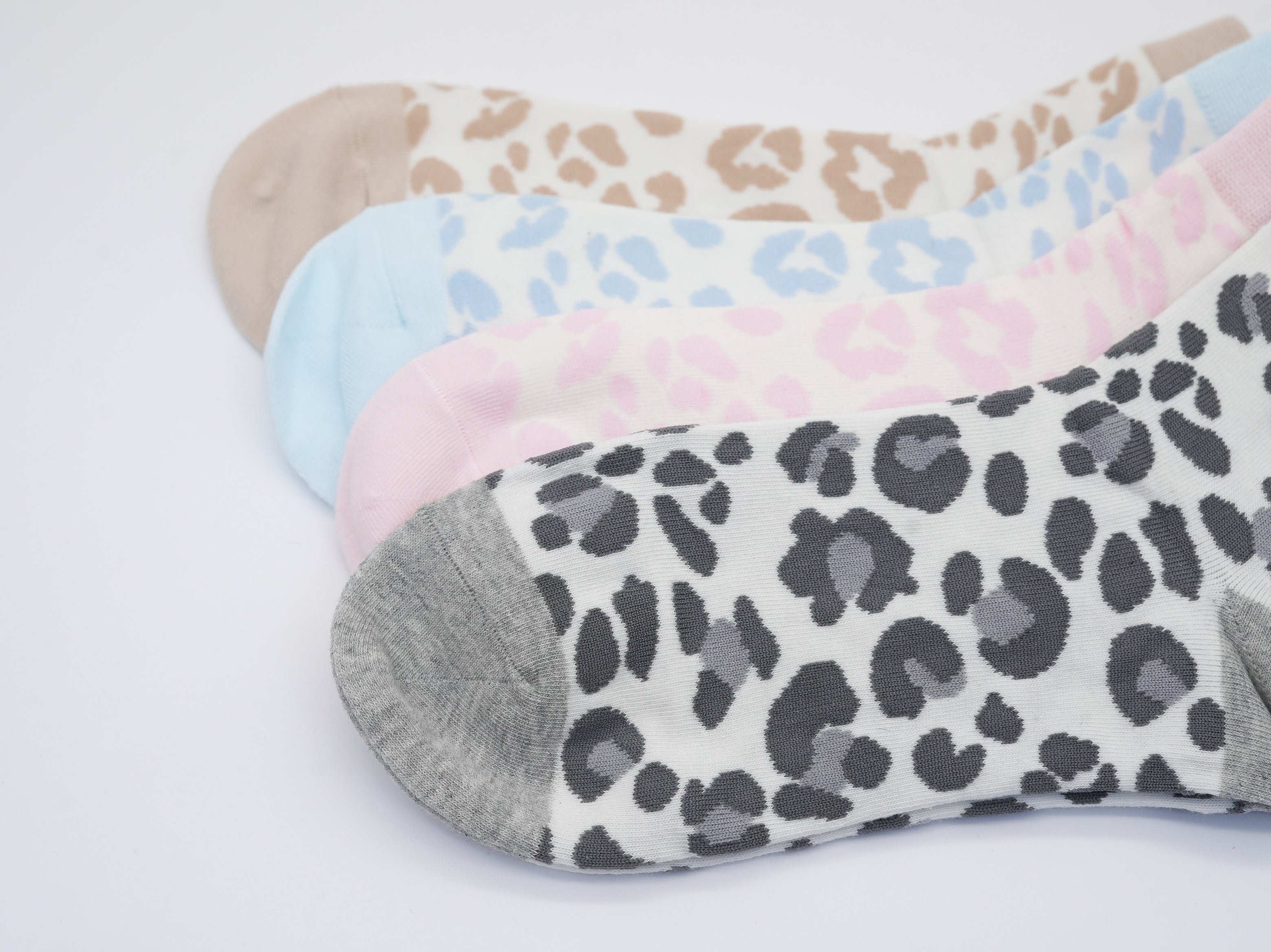Socken im Leo Design