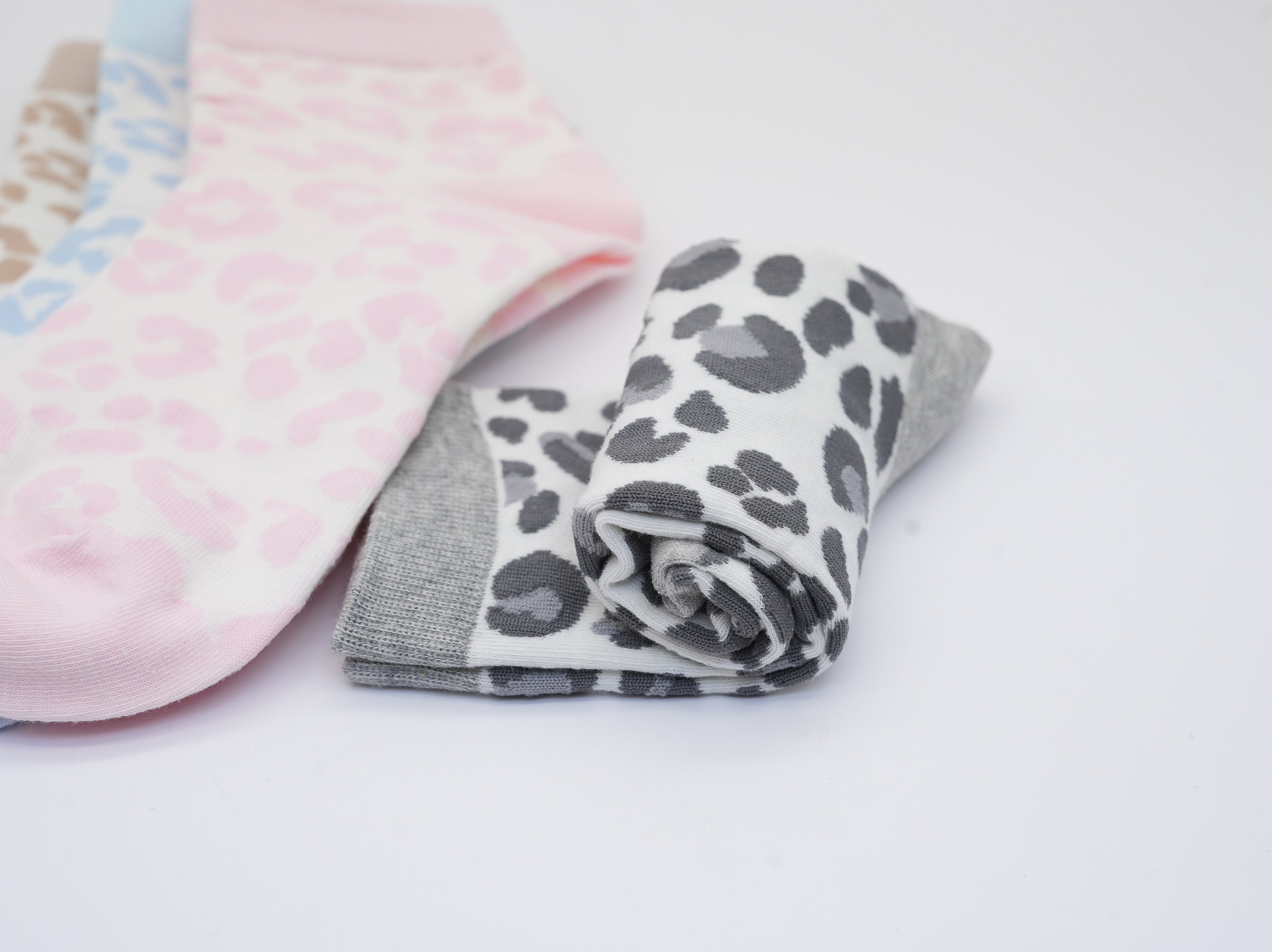 Socken im Leo Design