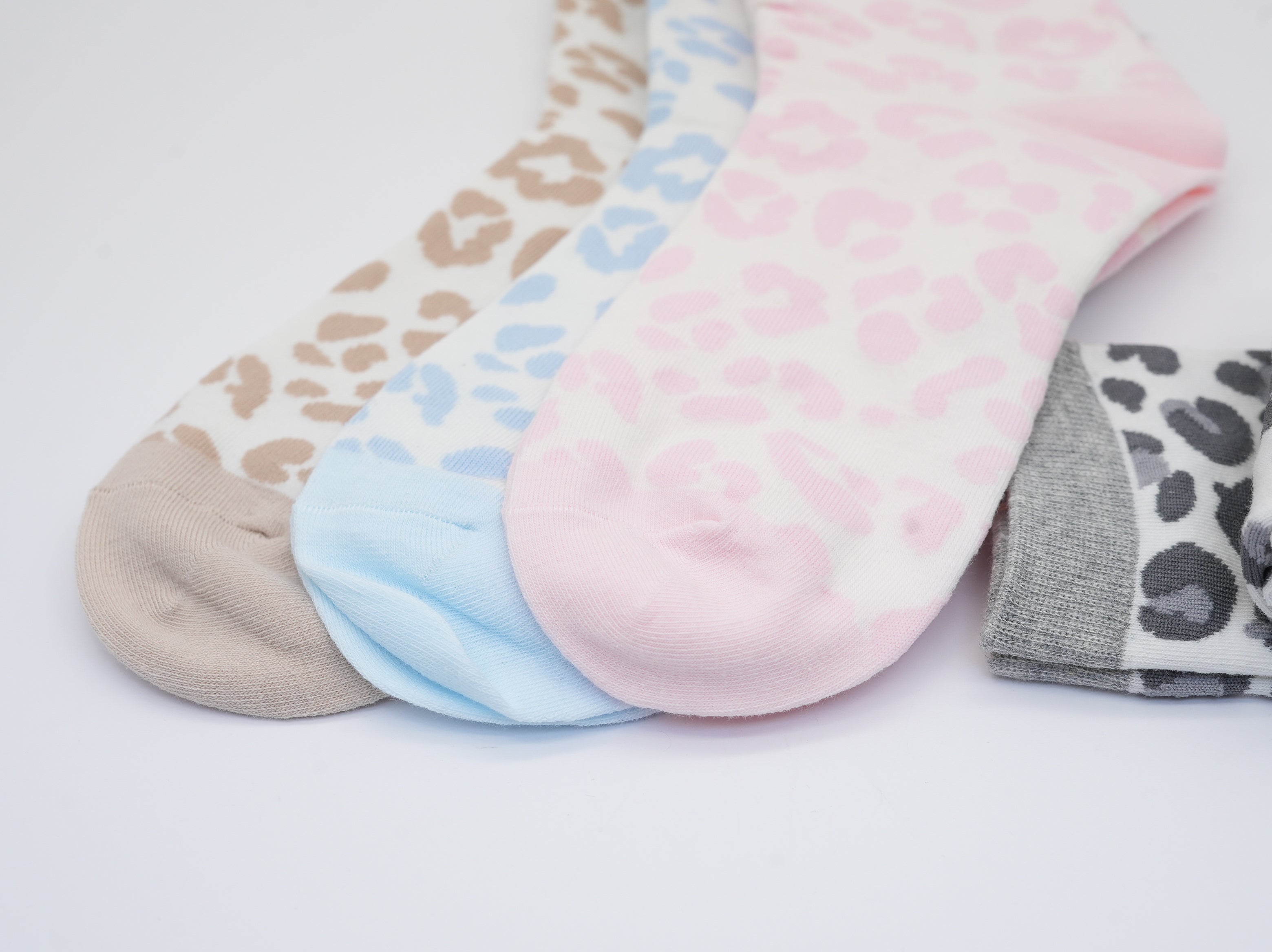 Socken im Leo Design