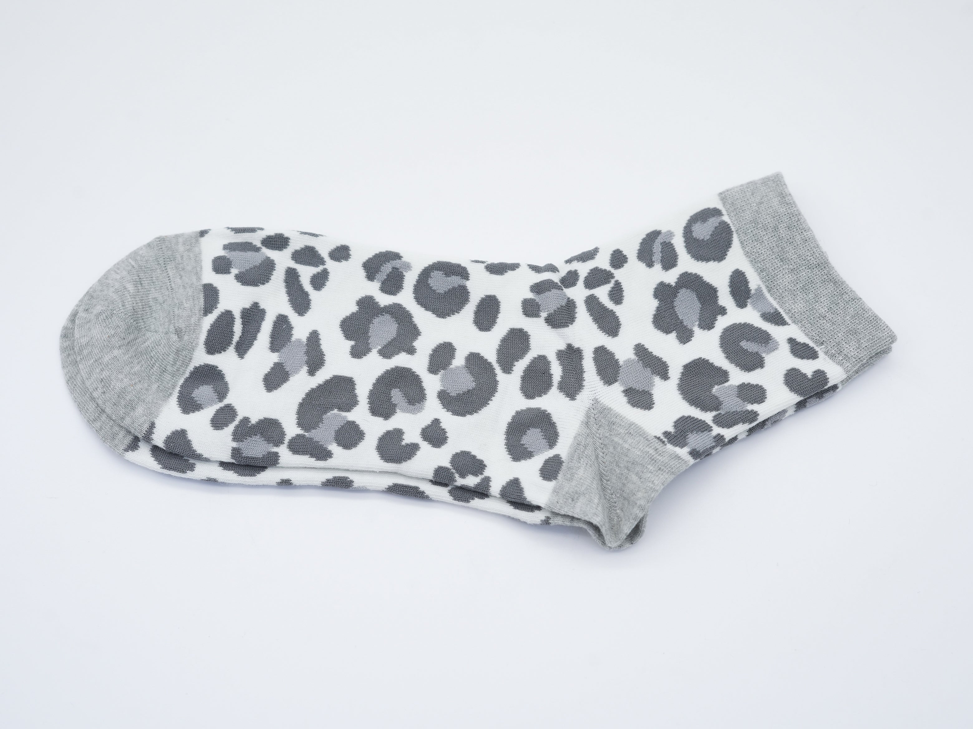 Socken im Leo Design
