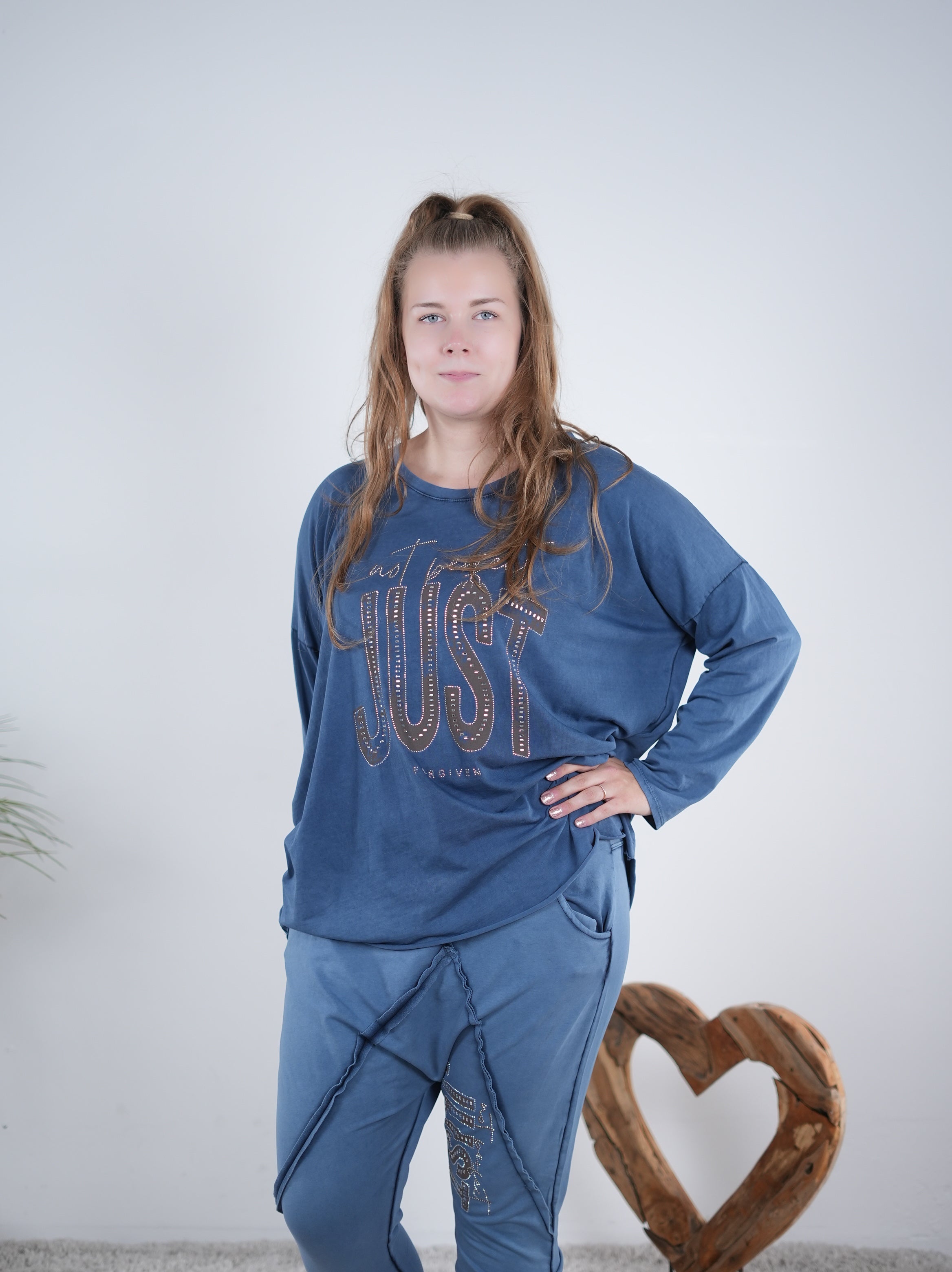 langarm Shirt mit Schriftzug und überschnittenem Arm Blau