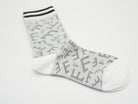 Socken mit Buchstaben Muster