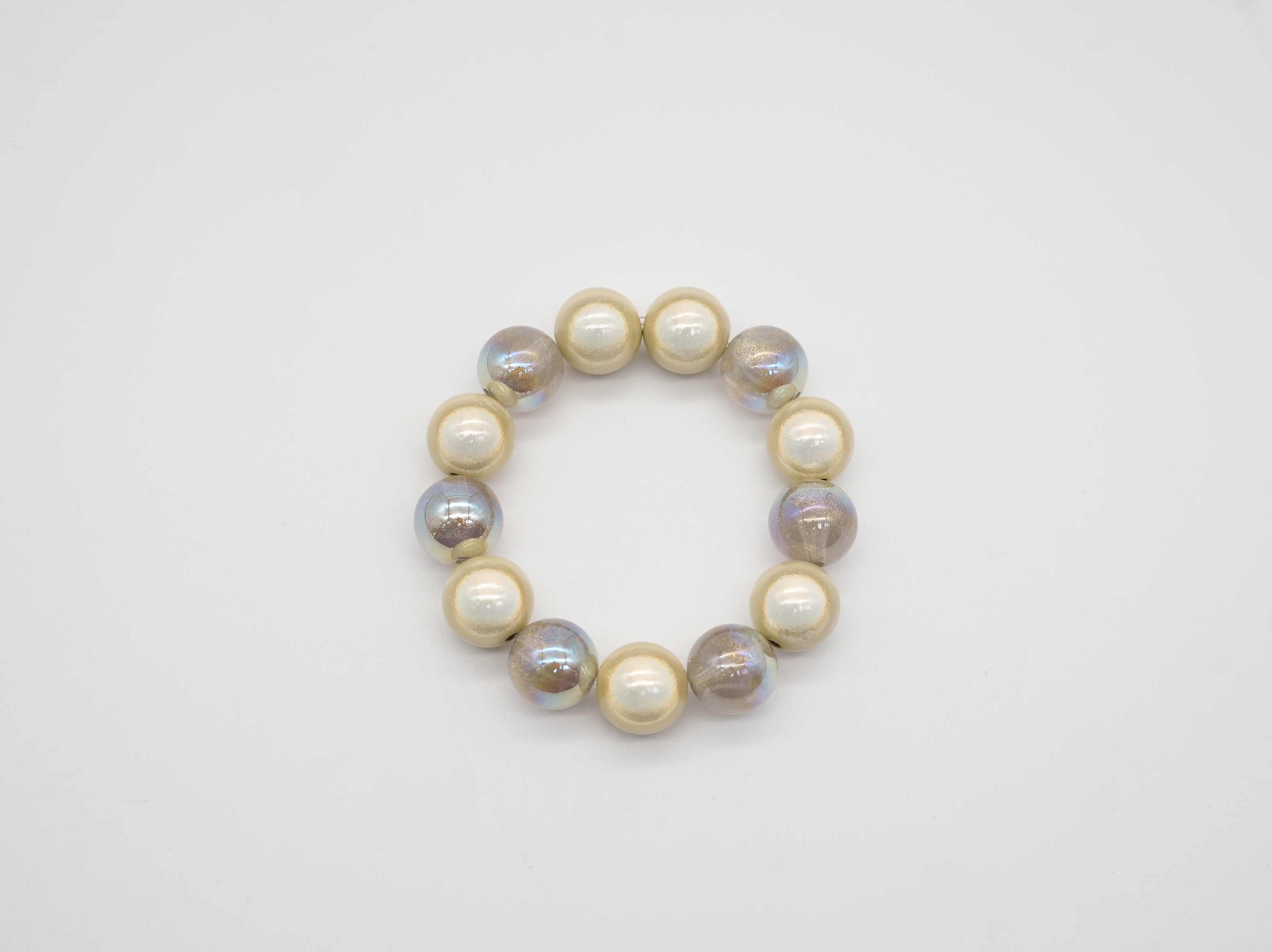 Armband mit großen Perlen