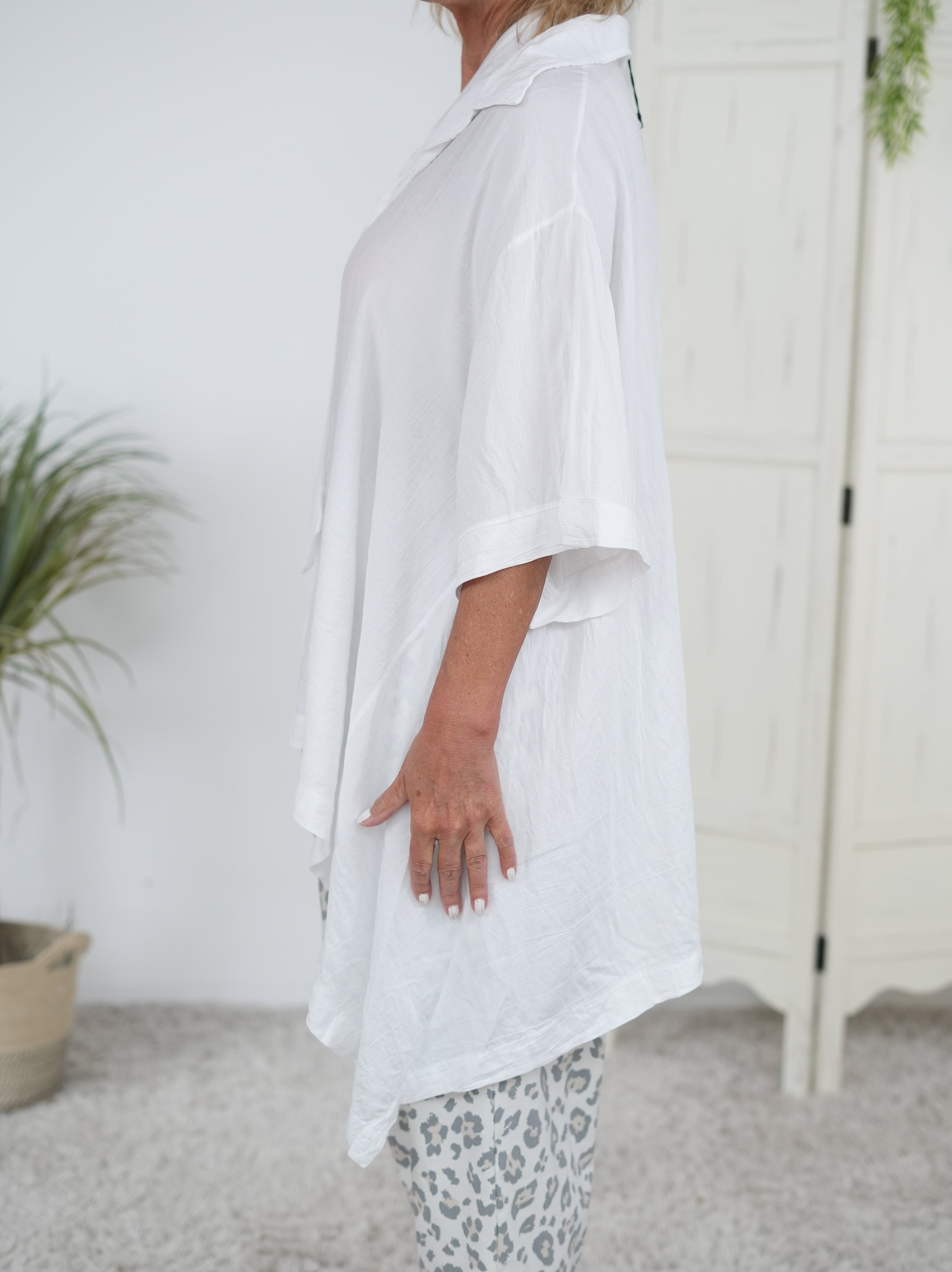 weite Bluse mit Schlips