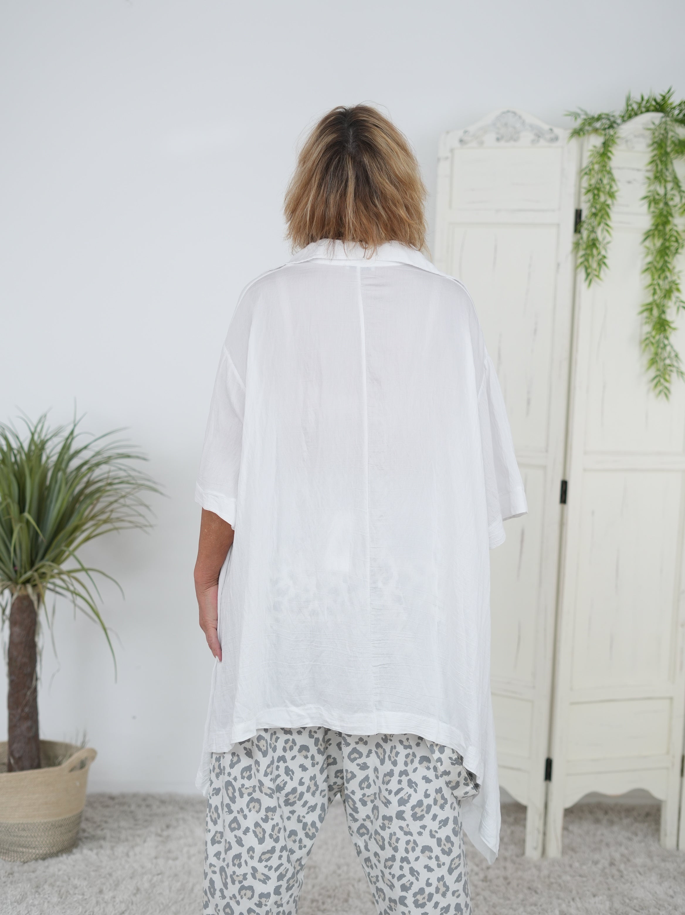 weite Bluse mit Schlips