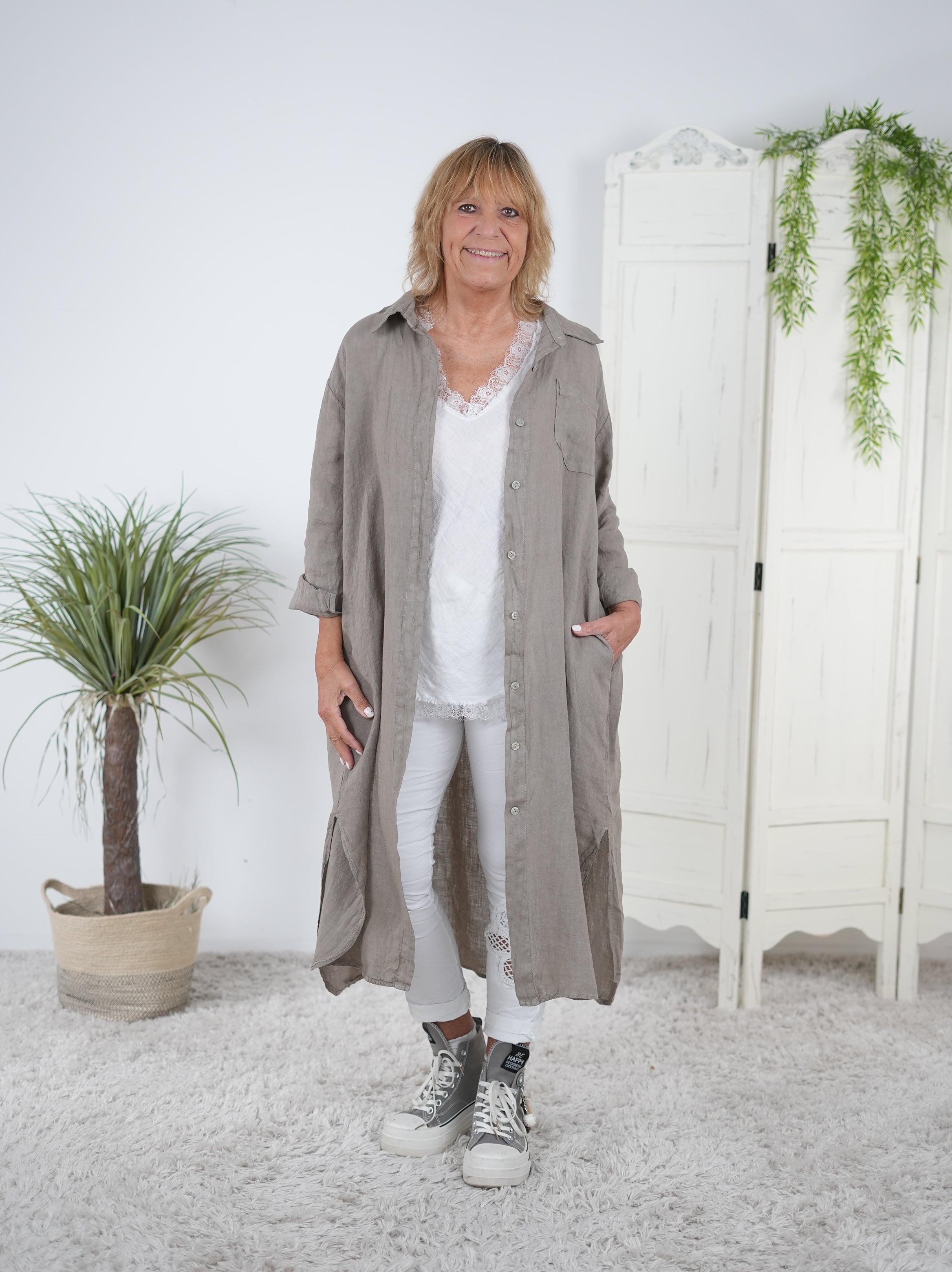Leinen Hemdkleid mit seitlichen Schlitzen Taupe