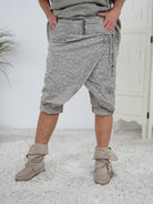 Kurze Leo Baggy mit Überwurf taupe