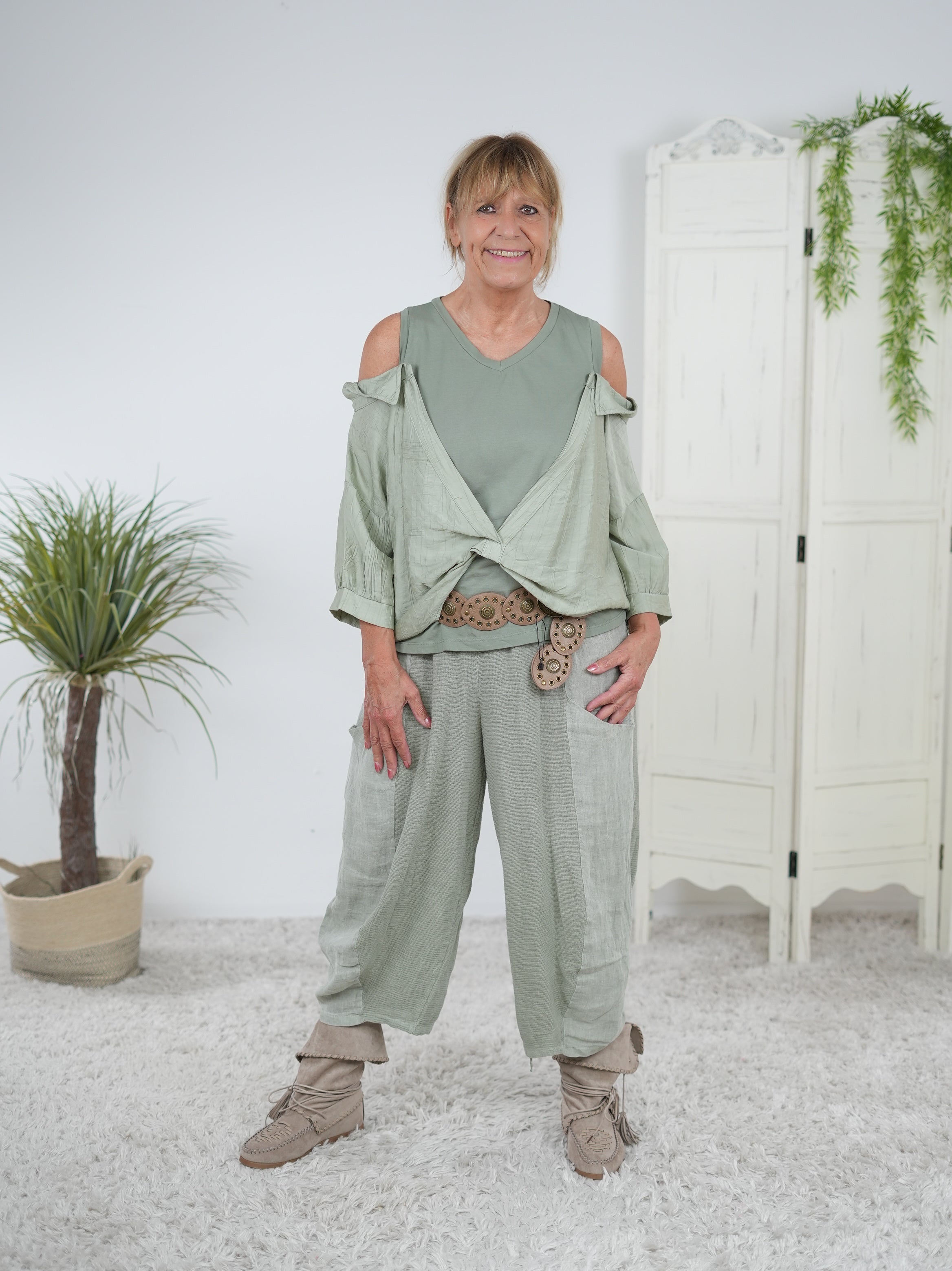 Lässige Bluse im ausgefallenen Schnitt olive