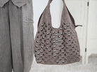 Große Tasche mit Nieten verziert Taupe