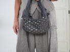Cross Bag mit Nieten verziert Anthrazit