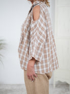 ausgefallene Bluse in kariert mit Cut Outs