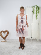 T-Shirt Kleid mit breiten Trägern und auffälligem Motiv Beige