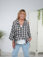 ausgefallene Bluse in kariert mit Cut Outs Anthrazit