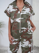 Hingucker Jumper in Camouflage mit seitlichen Streifen