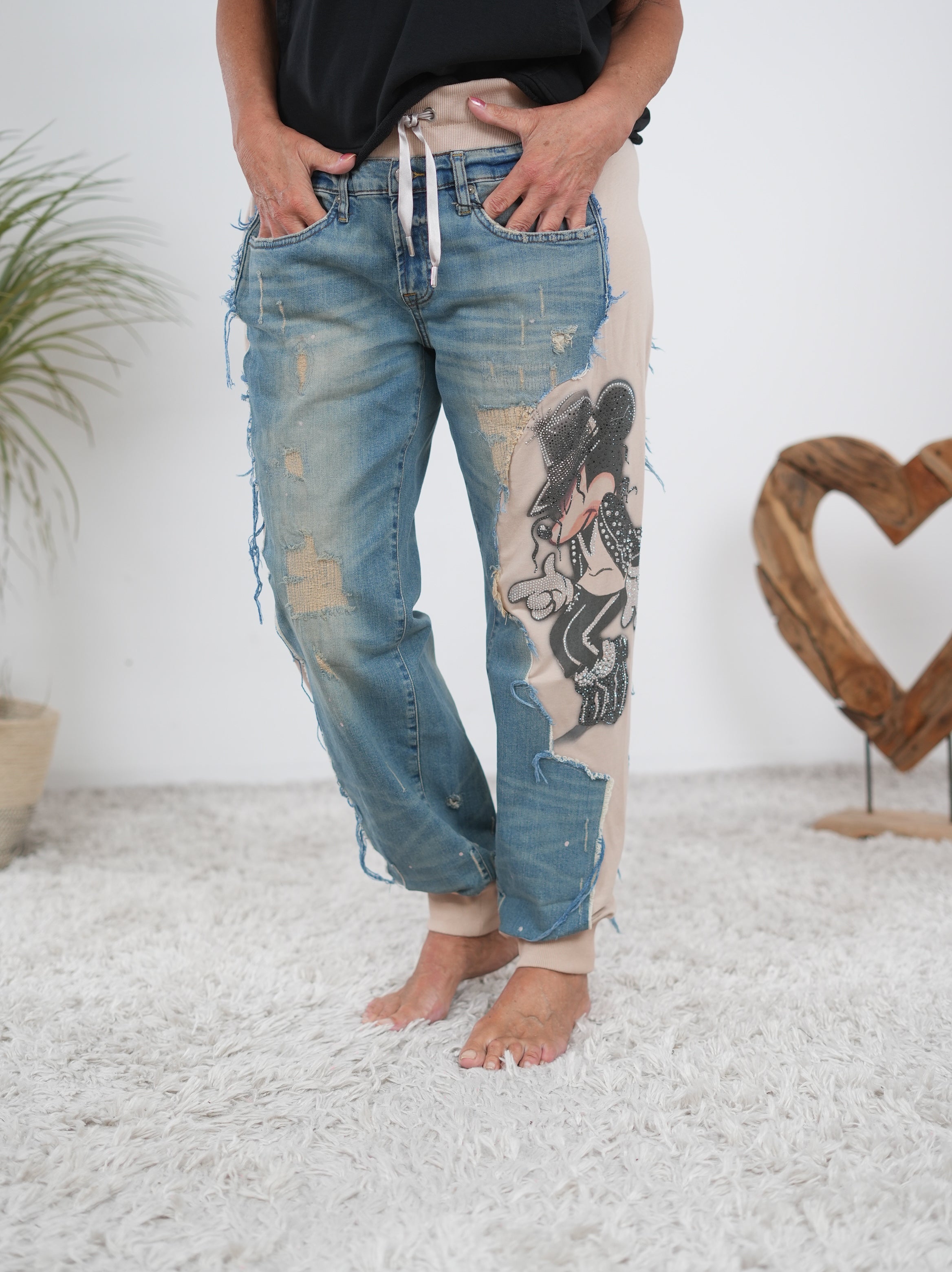 Ausgefallene Hingucker Pants mit Strassmotiv Comic