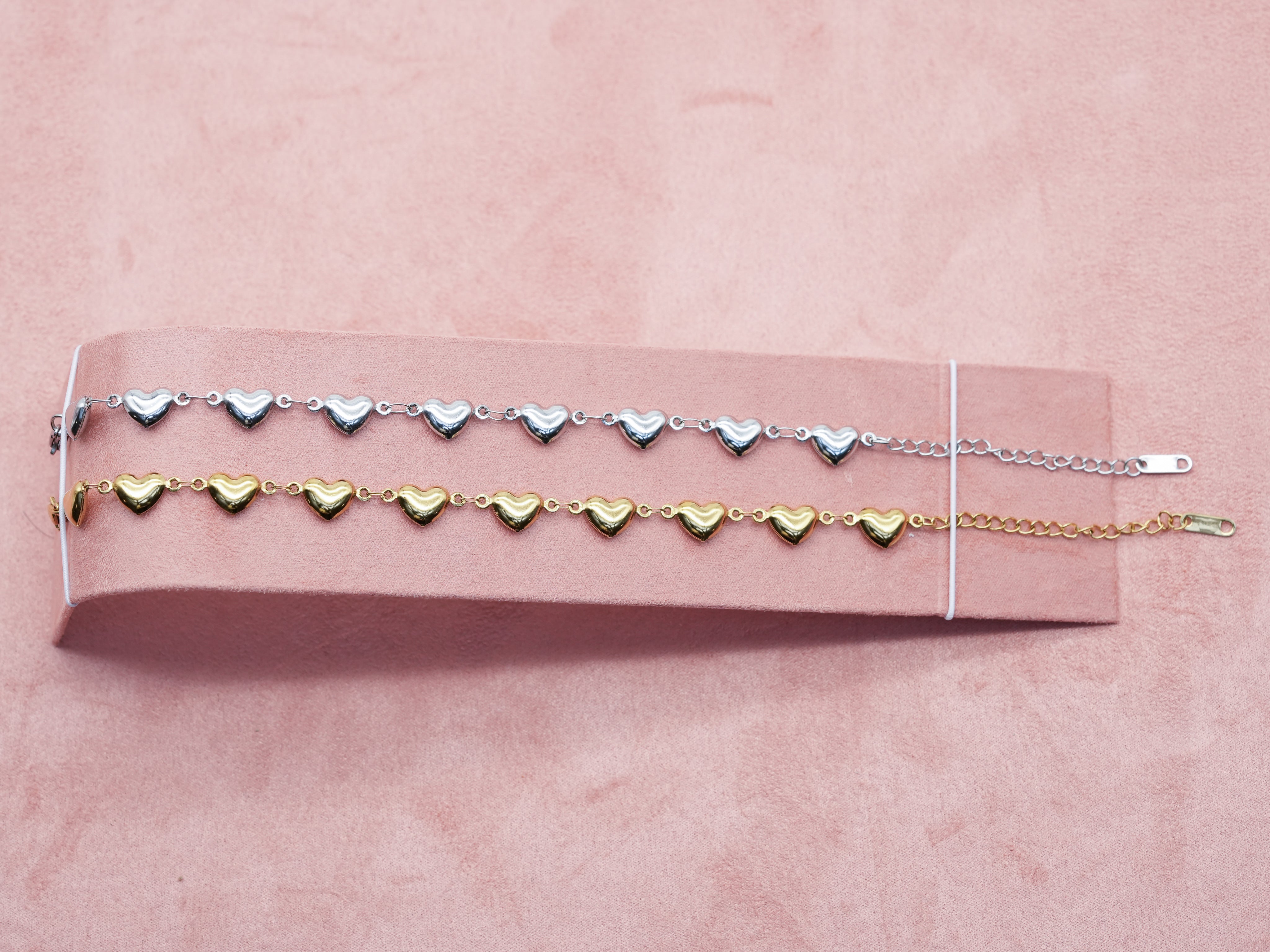 Niedliches Edelstahl Armband mit kleinen Herzen