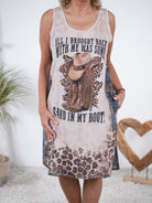 Leichtes Kleid mit großem Print und Strasssteinen verziert