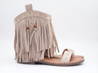 Sandalen mit Fransen Beige