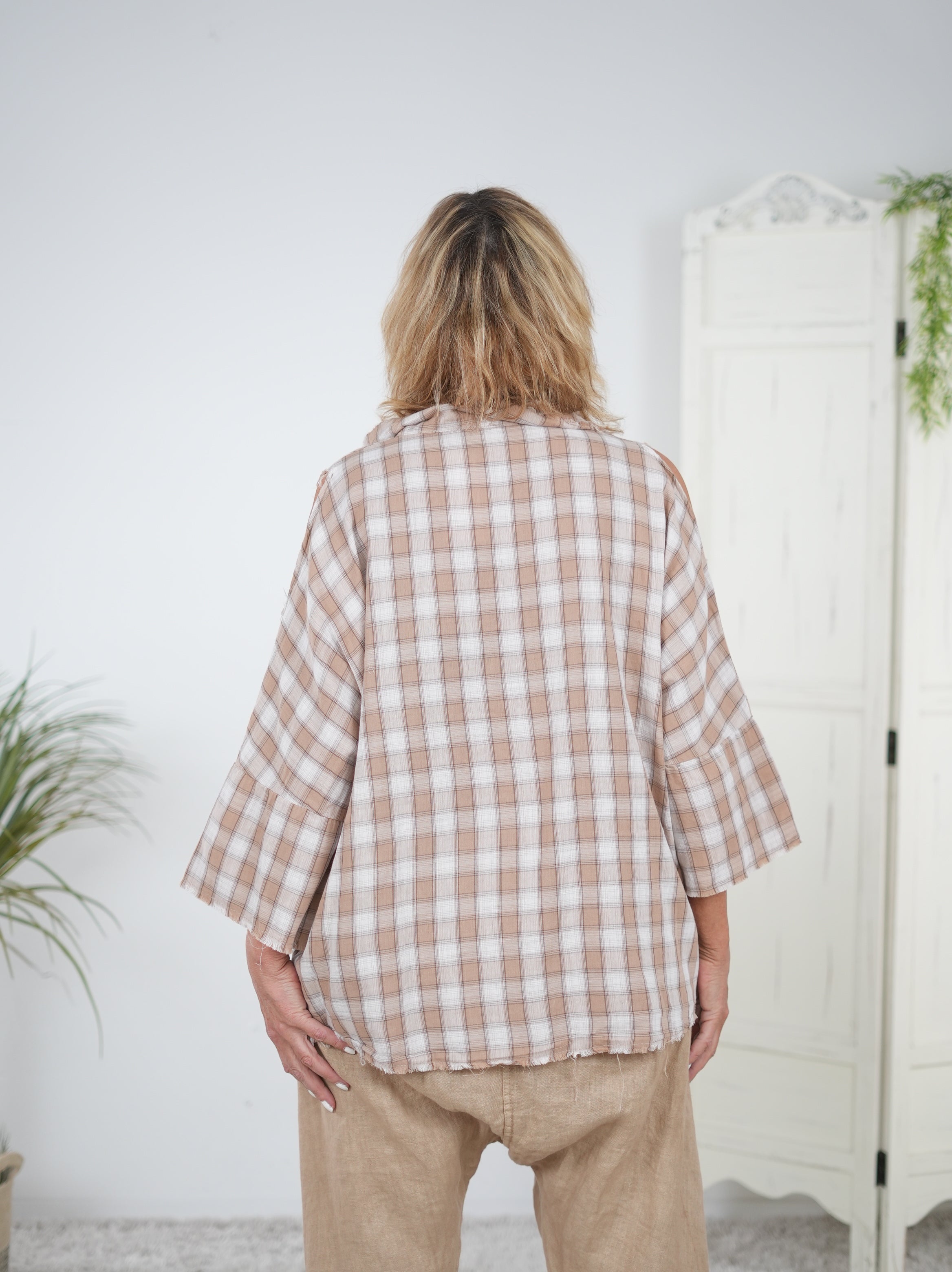 ausgefallene Bluse in kariert mit Cut Outs