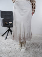 Satin Rock mit Spitze verziert One Size (ca Gr. 38 "oversize"-42) Sand