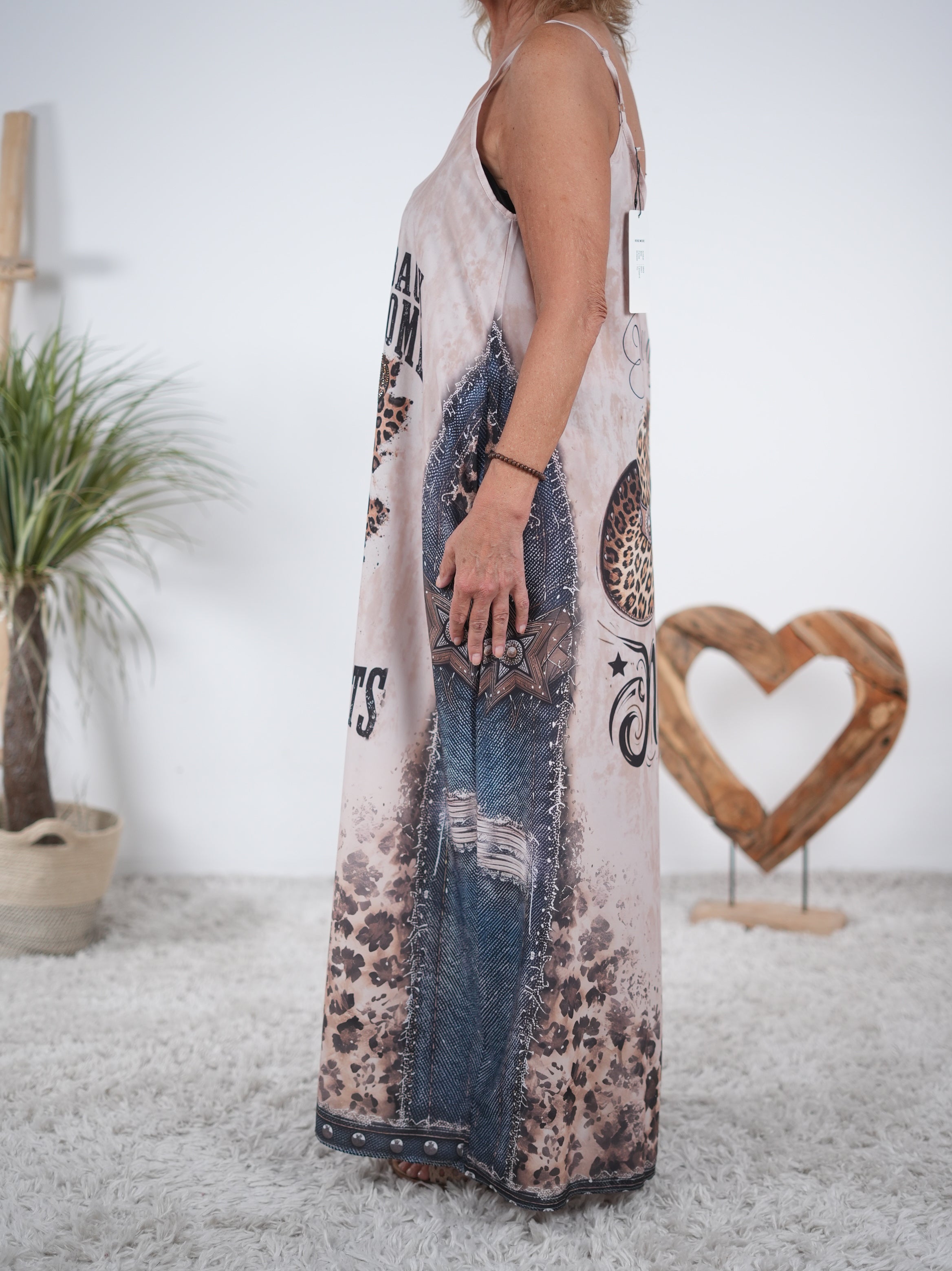 Ausgefallenes Sommer Kleid mit Leo Akzenten