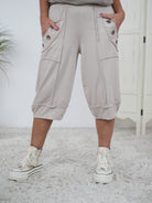 7/8 Jogpant mit Außennähten und Ösen verziert Beige