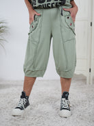 7/8 Jogpant mit Außennähten und Ösen verziert Olive