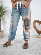 ausgefallene Hose mit Jeans Elementen und großem Motiv Variante Tiger