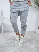 Baggy mit Häkeleinsatz am Beinabschluss Einheitsgröße (ca Gr. 38-44) Grau