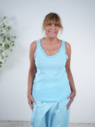 Basic Top mit Nieten verziert One Size (ca Gr. 40-44) Aquablau