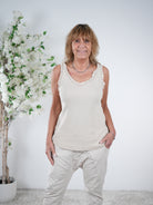 Basic Top mit Nieten verziert One Size (ca Gr. 40-44) Beige