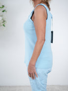 Basic Top mit Nieten verziert