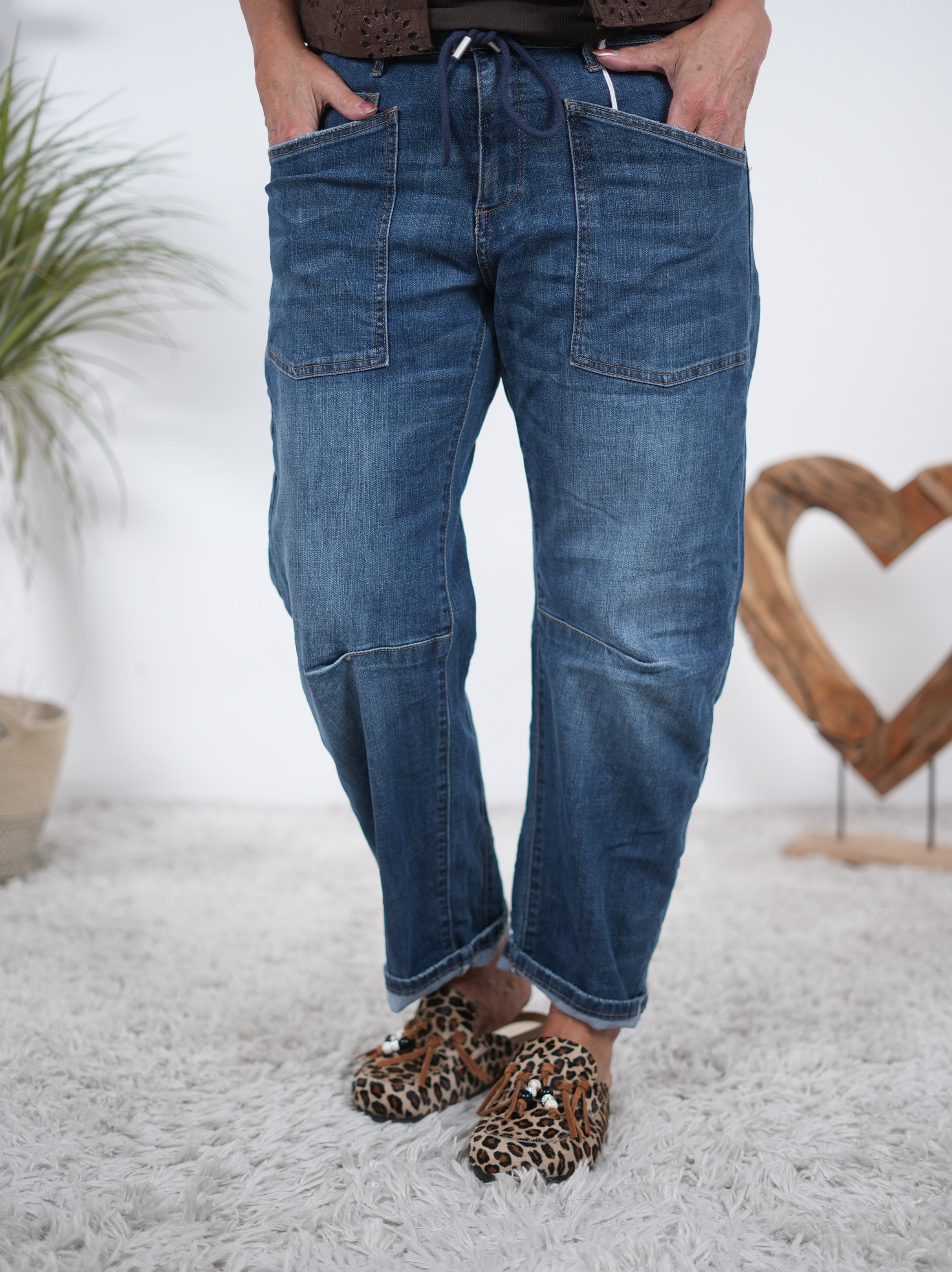 Blue Jeans mit Gummibund und Eingriffstaschen