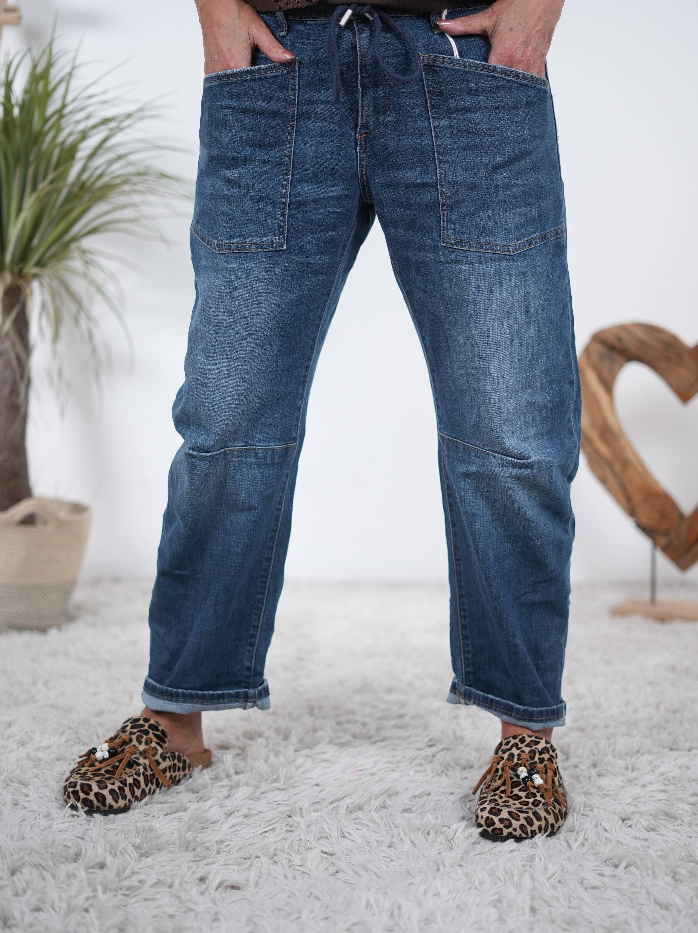 Blue Jeans mit Gummibund und Eingriffstaschen