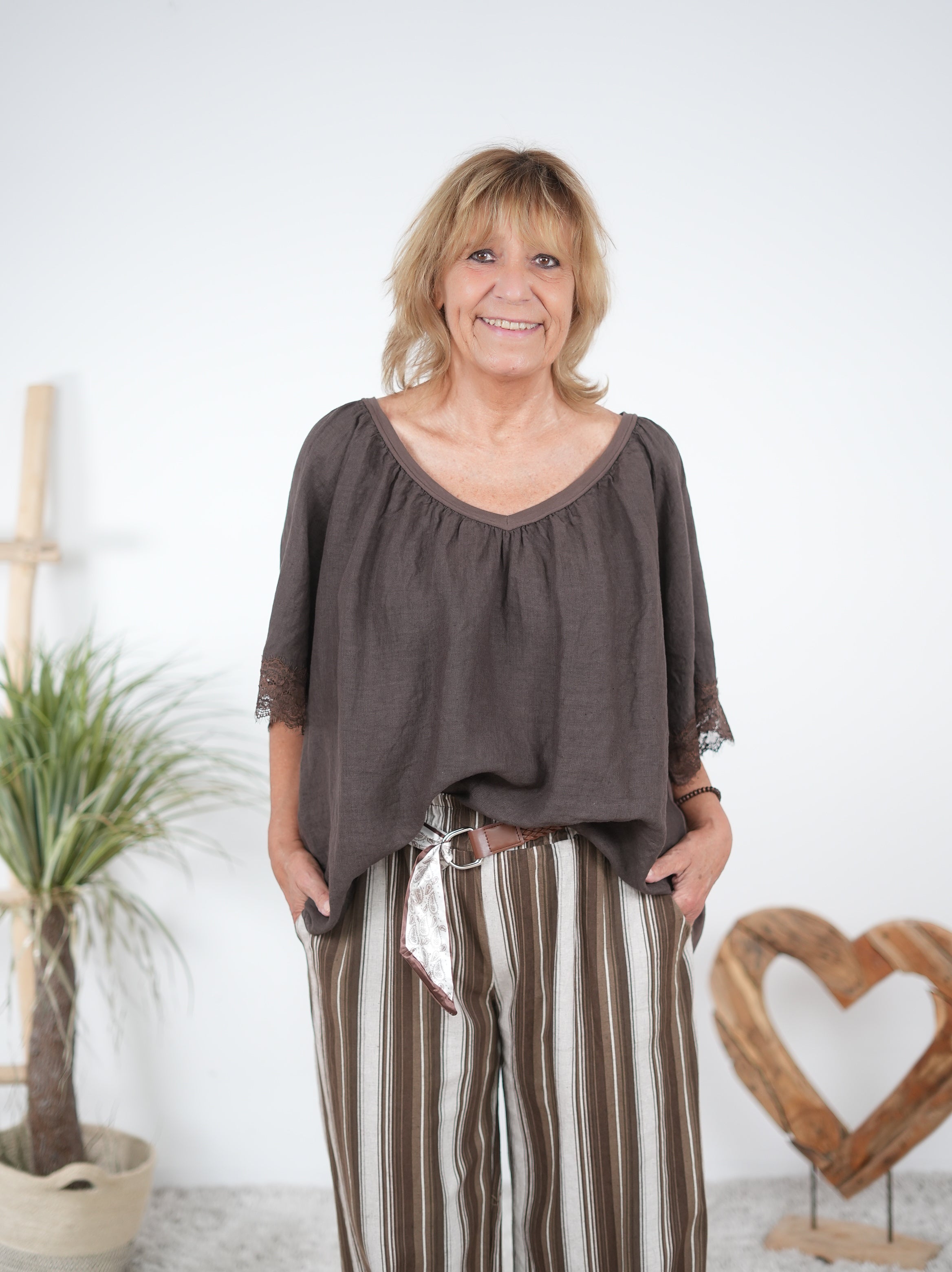 Bluse im Materialmix mit Spitze am Ärmelabschluss