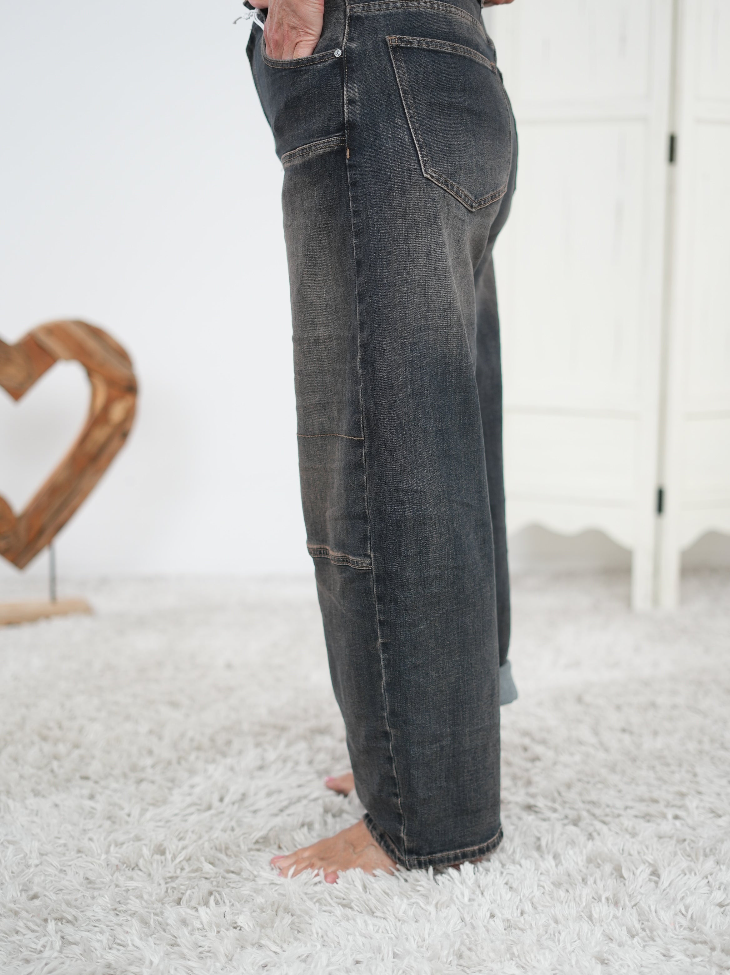 Bottle Jeans mit hellen Akzenten
