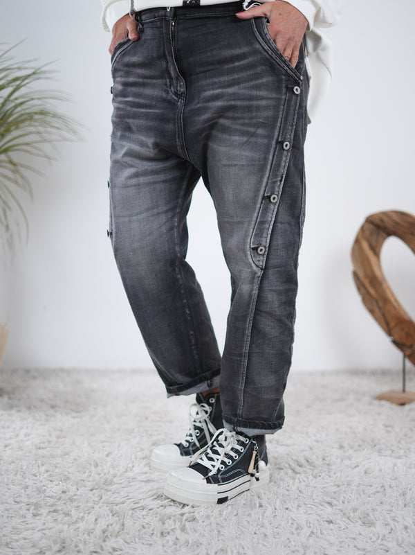 Boyfriend Jeans mit seitlicher Knopfleiste