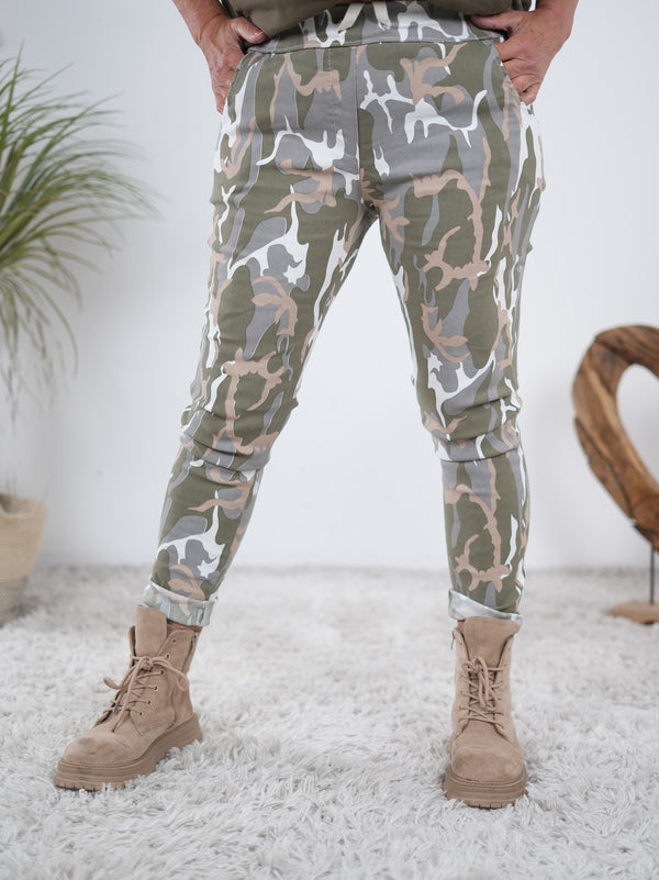 Camouflage Jogpant mit seitlichen Eingrifftaschen Weiß