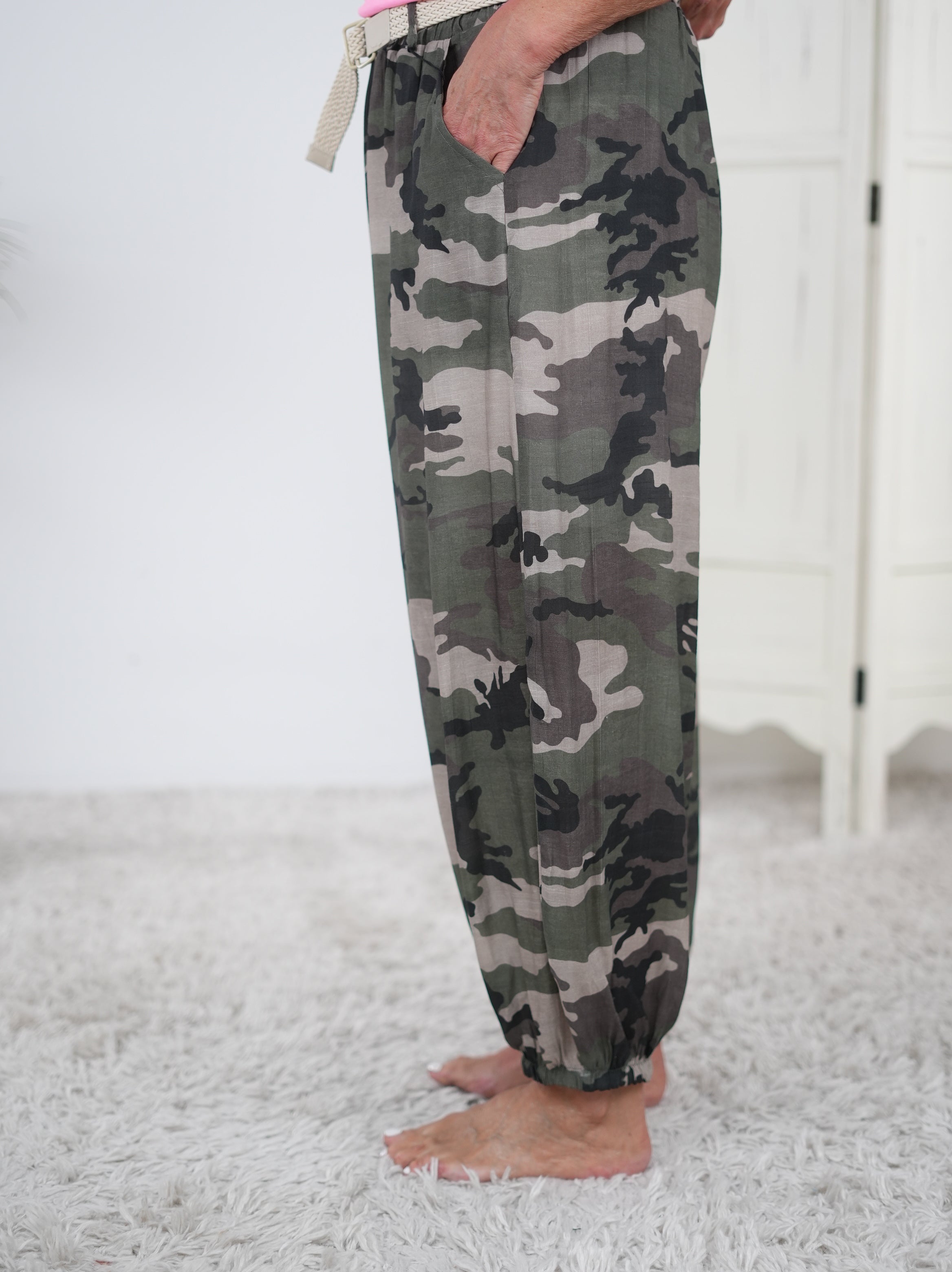 Camouflage Pumphose mit Gürtel