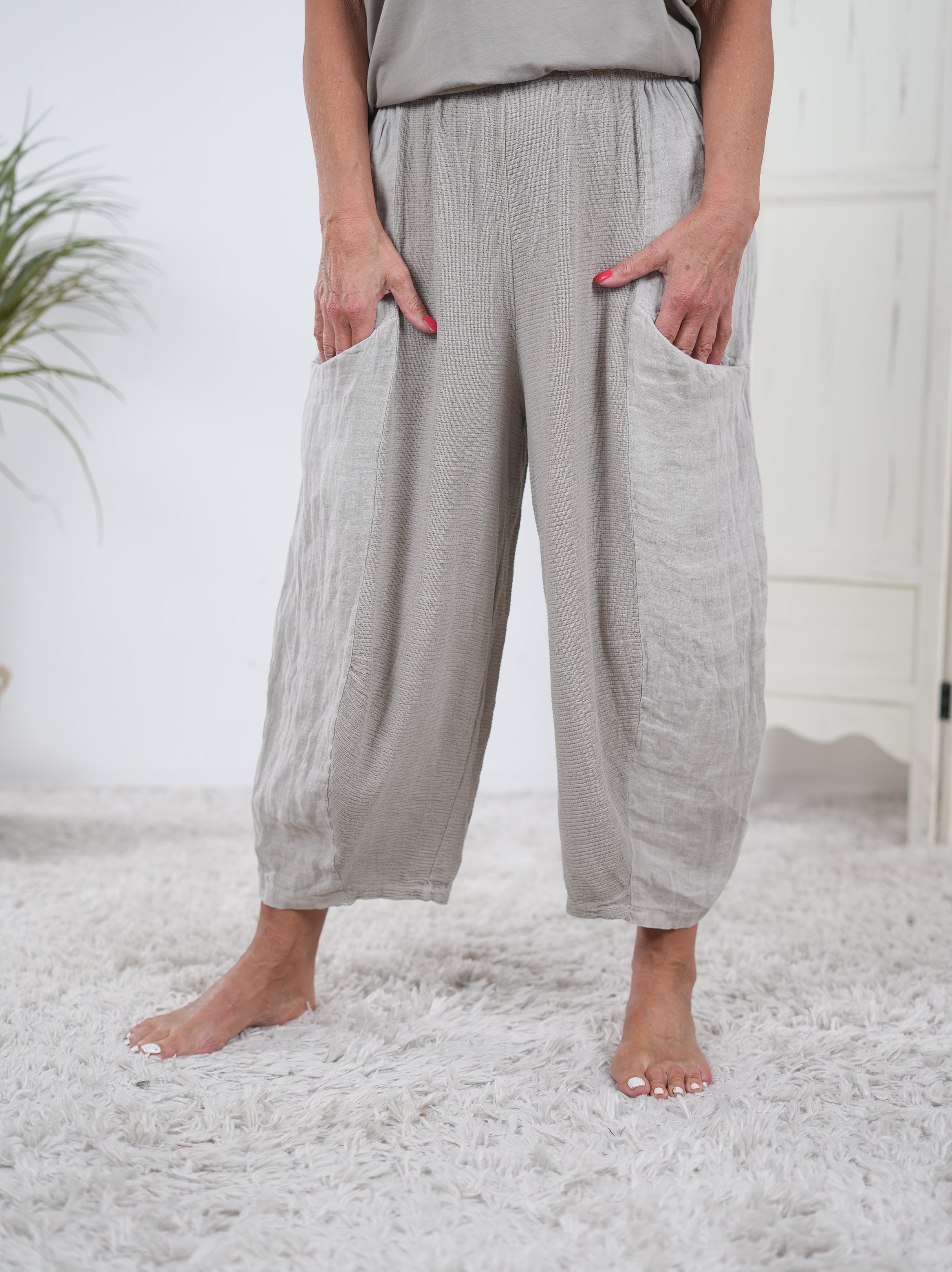 Culotte Hose mit großen Eingriffstaschen und Gummizug helles Taupe