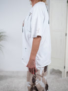 Destroyed Shirt mit Skull Print und Strasssteinen