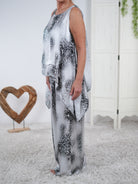 eleganter 2-Teiler im Leo Look
