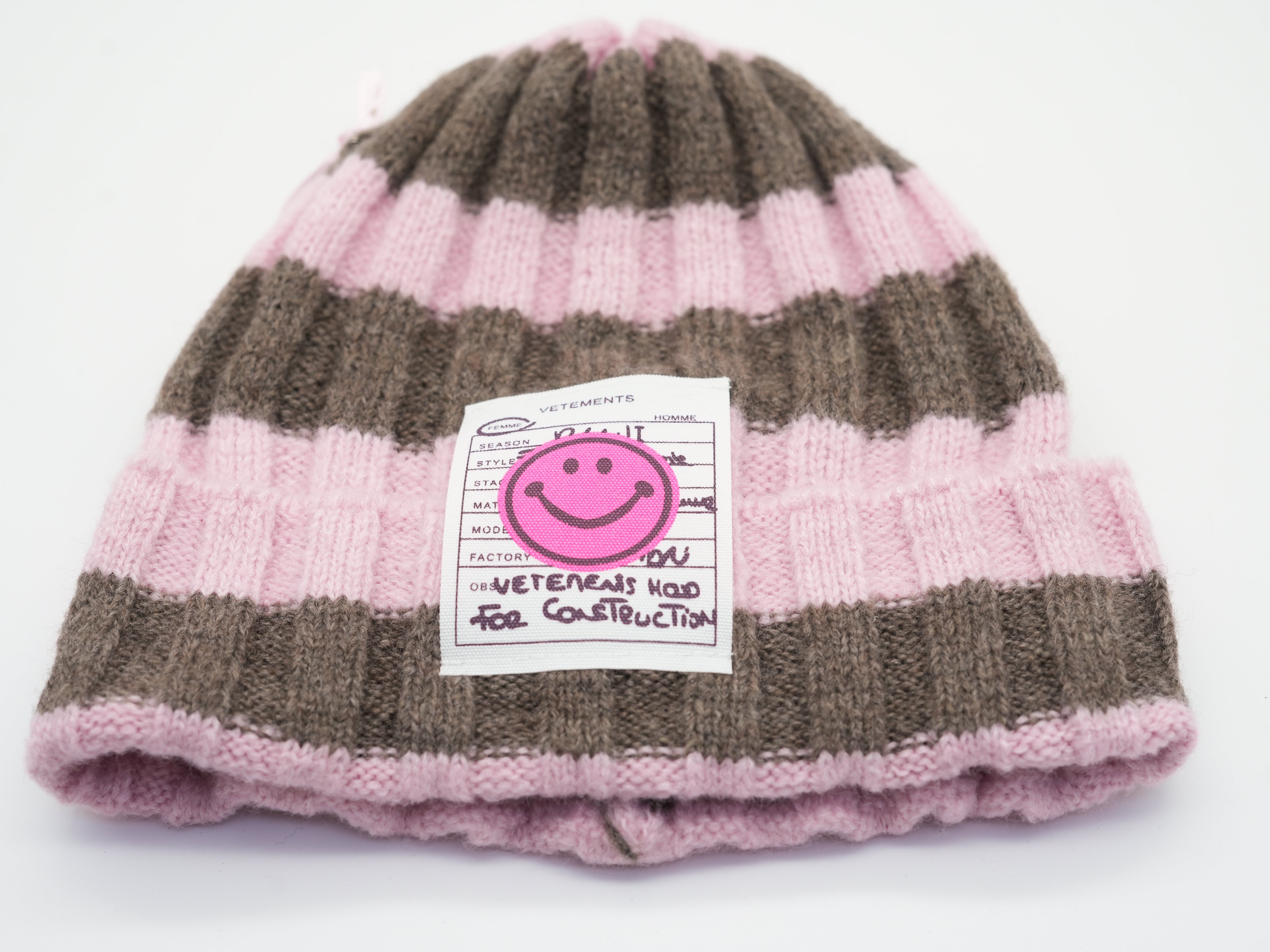 Gestreifte Mütze mit Patch
