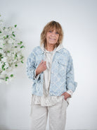 Jeans Jacke mit ausgefransten Details