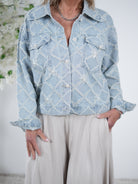 Jeans Jacke mit ausgefransten Details