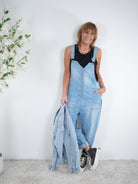 Jeans Latzhose mit Nieten